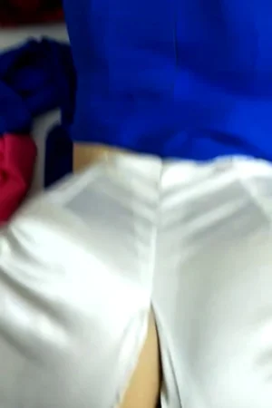 Cô giáo nghèo tự chế áo dài lọt khe thay đồ lót lọt khe