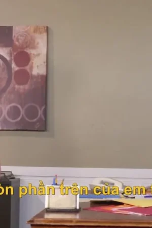 Hiệu trưởng phạt học sinh nữ ăn mặc sai nội quy